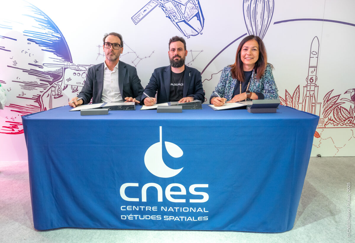 Firma del acuerdo con la Agencia Espacial Francesa. Foto: PLD Space.